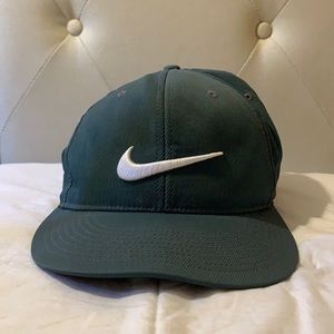 Dark green Nike golf hat